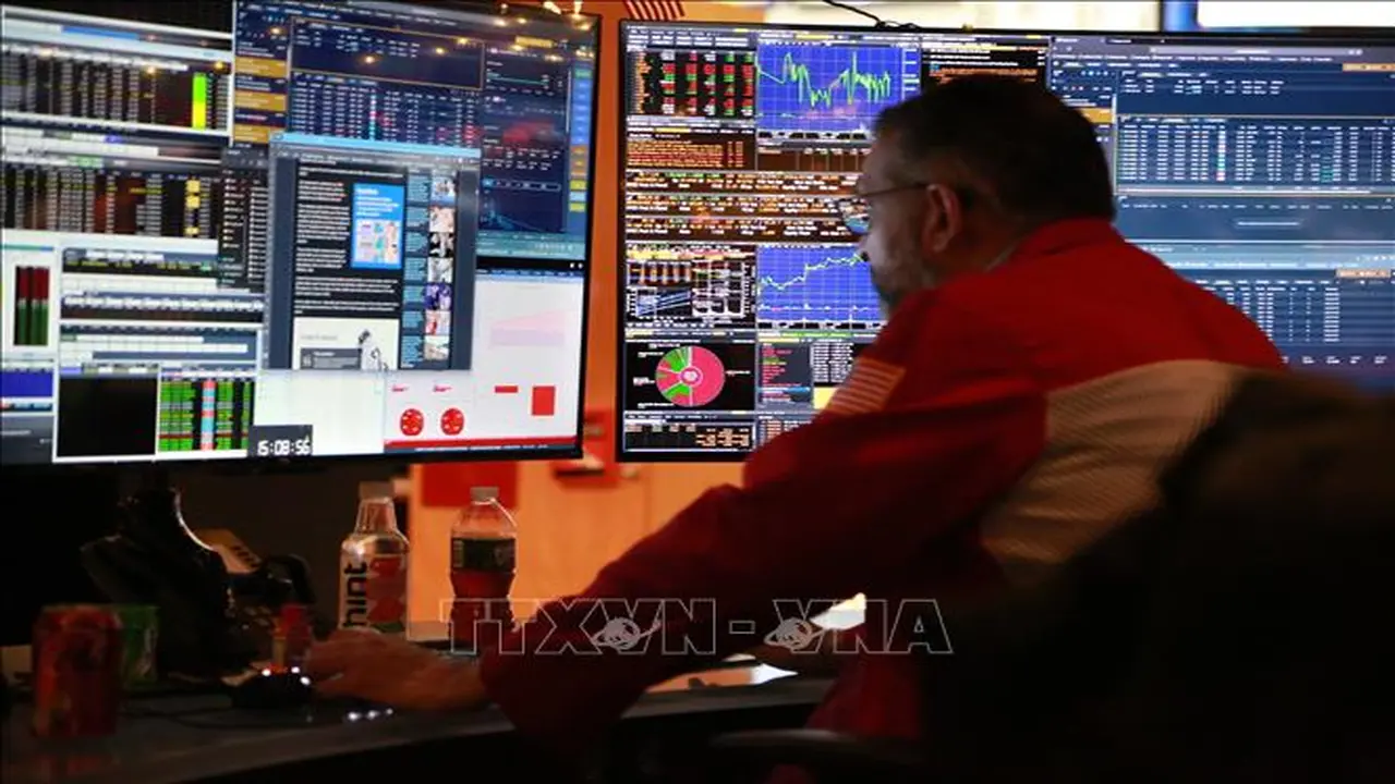 تذبذب في الأسواق العالمية بعد تراجع الأسهم مقابل صعود الذهب والنفط